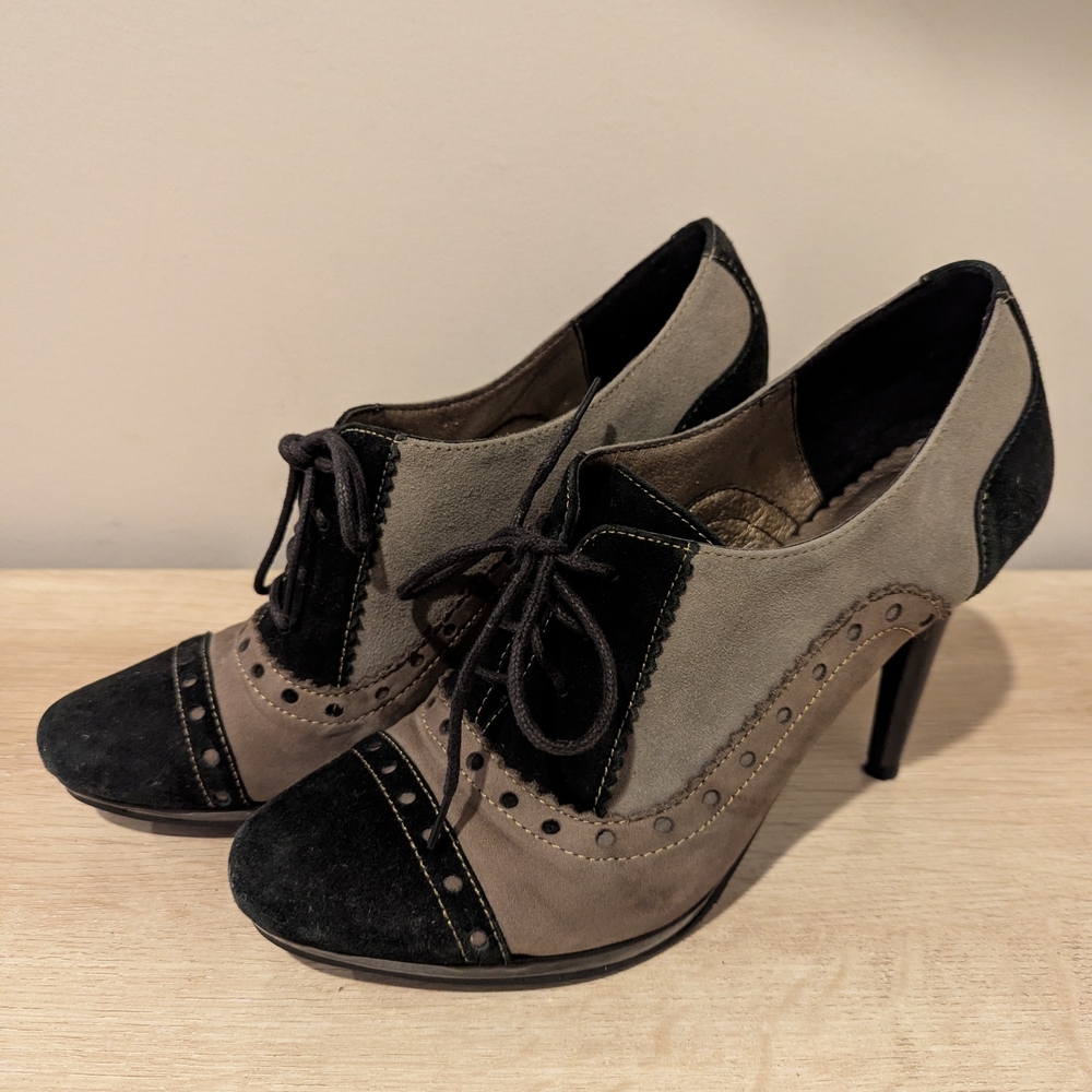 Elegant Women's Lace-Up Heels